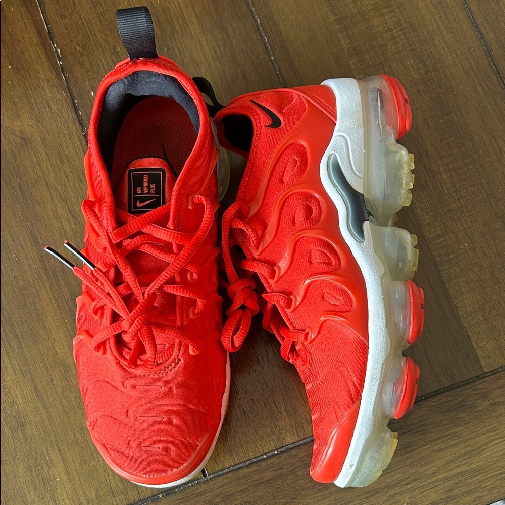 Nike Air VaporMax Plus 'Chile Red' women's size 6.5
